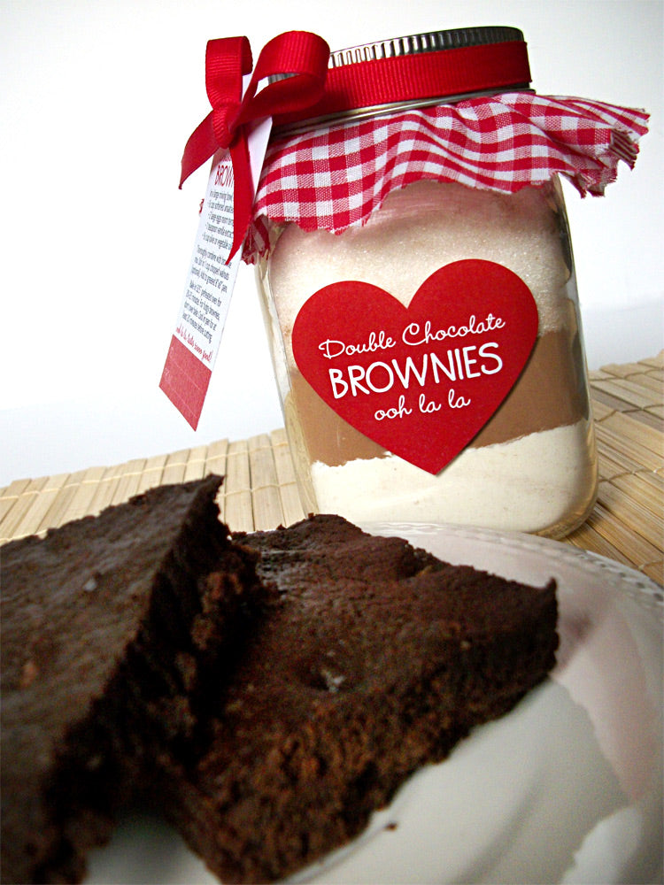 brownie mix in a mason jar gift | CanningCrafts.com